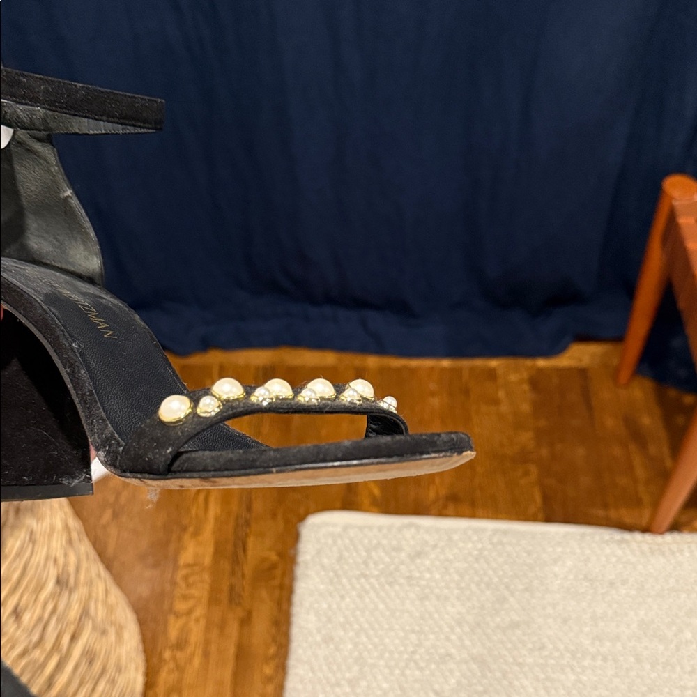 Stuart Weitzman Elegant Black Pearl-Embellished Heels - Picture 8 of 10